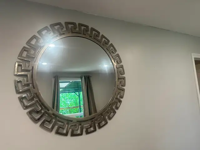 Round Decorative Mirror – Chrome Frame