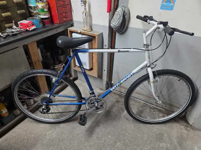 Velo sport de montagne 15 vitesses roues 26po cadre 22po