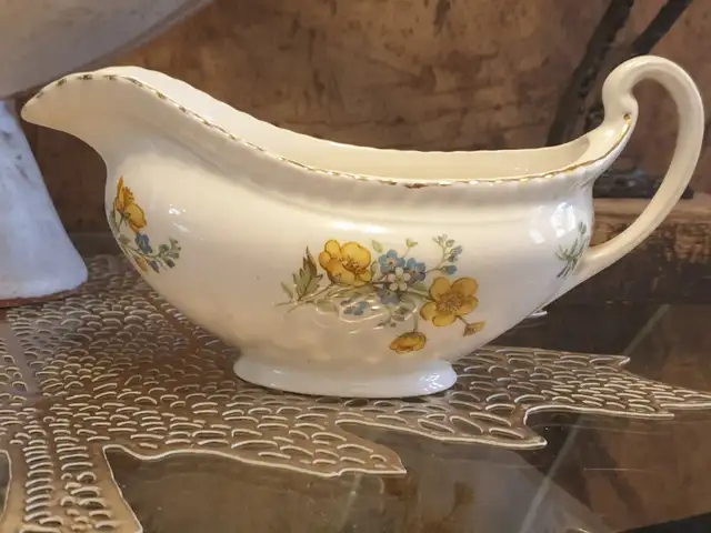 Johnson Bros. England Gravy Boat Old English Staffordshire