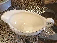 Johnson Bros. England Gravy Boat Old English Staffordshire - Photo 3