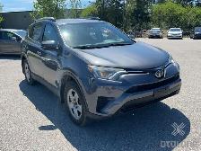 2018 Toyota RAV4 AWD LE - Photo 3