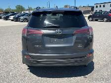 2018 Toyota RAV4 AWD LE - Photo 5