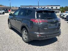 2018 Toyota RAV4 AWD LE - Photo 6