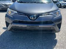 2018 Toyota RAV4 AWD LE - Photo 9