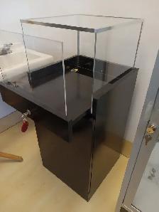 Locking Display Case with Keys - Photo 2