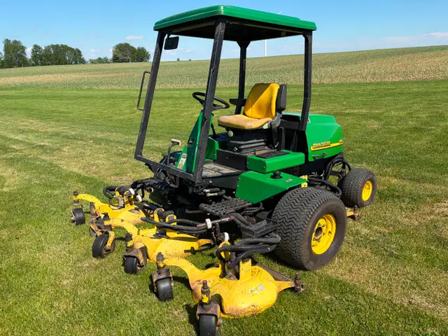 John Deere 3235B Lawnmower