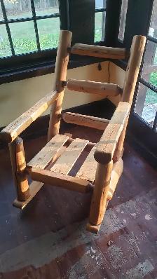Chaise berçante en bois solide - Photo 2