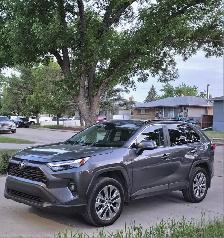 2023 Toyota RAV4 XLE AWD Only 27,365 KM- $47,900 Private Seller