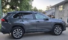 2023 Toyota RAV4 XLE AWD Only 27,365 KM- $47,900 Private Seller - Photo 2