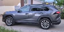 2023 Toyota RAV4 XLE AWD Only 27,365 KM- $47,900 Private Seller - Photo 3