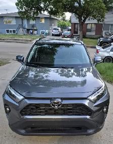 2023 Toyota RAV4 XLE AWD Only 27,365 KM- $47,900 Private Seller - Photo 4