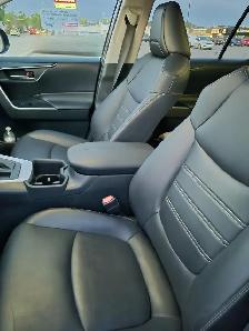 2023 Toyota RAV4 XLE AWD Only 27,365 KM- $47,900 Private Seller - Photo 6