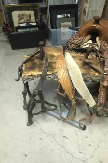Vintage saddle and equipment - Photo 4