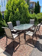 Aluminum outdoor dining table with six matching chairs - Photo 5