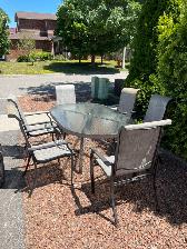 Aluminum outdoor dining table with six matching chairs - Photo 6