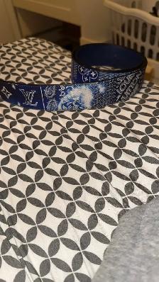 Louis Vuitton belt (Navy Blue/Blue Bandana style) Reversible - Photo 3