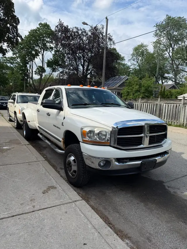 Dodge RAM 3500 Mega Cab 5.9 Cummins Diesel