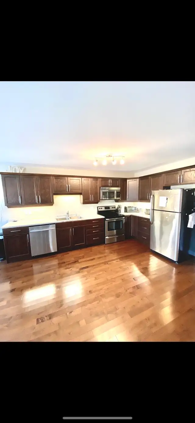 ALL INCLSUIVE 3 Bedroom Available August 1