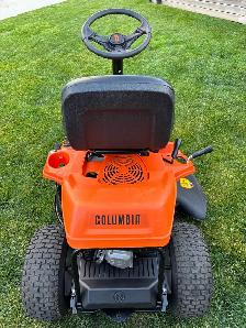 30" Columbia riding lawnmower - Photo 8