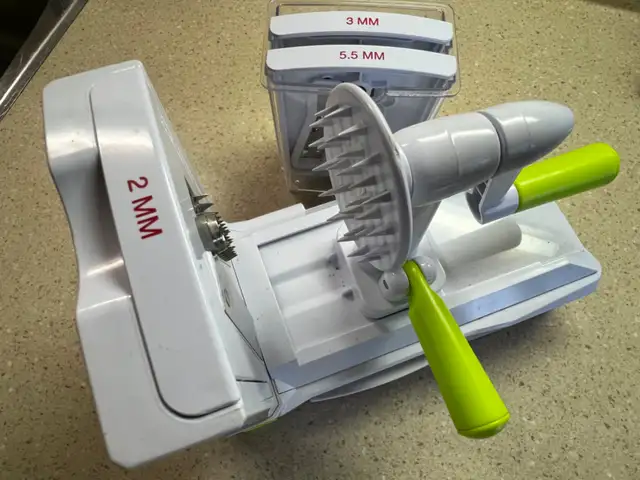 À VENDRE SLICER /SPIRALE  À LÉGUMES
