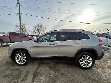 2016 Jeep Cherokee FWD 4dr Limited - Photo 8