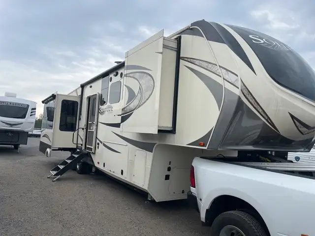 2018 Solitude 373FB