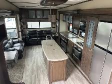 2018 Solitude 373FB - Photo 13