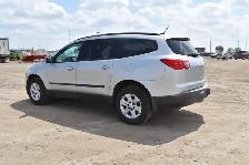 2010 Chevrolet Traverse LS - Photo 2