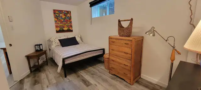 Suite privée meublée avec salle de bain privée et entrée indépen