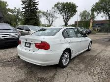 2010 BMW 3-Series 323i - Photo 6