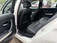 2010 BMW 3-Series 323i - Photo 9