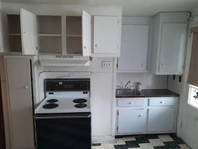 31/2 Apartment A lour....For rent, Close to Metro St Michel