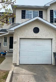 3 Beds & 3 Baths Townhouse in Briarwood Neighborhood