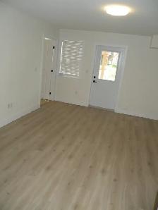 LUXURY TOWNHOUSE ELMSDALE 3  BDRMS 3.5 BATHS GARAGE - Photo 4