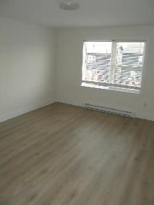 LUXURY TOWNHOUSE ELMSDALE 3  BDRMS 3.5 BATHS GARAGE - Photo 11