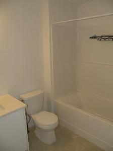 LUXURY TOWNHOUSE ELMSDALE 3  BDRMS 3.5 BATHS GARAGE - Photo 12