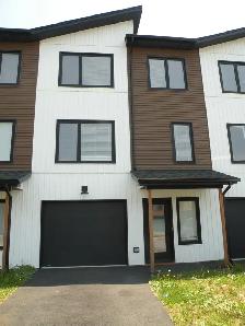 LUXURY TOWNHOUSE ELMSDALE 3  BDRMS 3.5 BATHS GARAGE - Photo 14