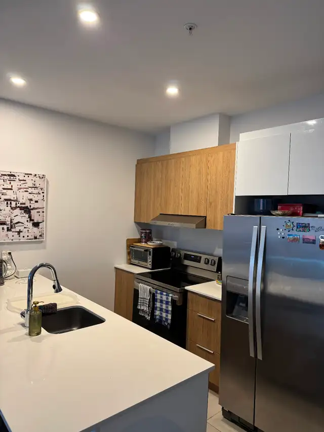 Condo à louer 3 et demi / 700 p2 avec garage et ascenseur 1406$.