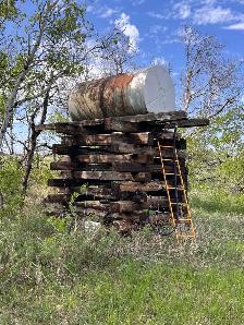 Used railway ties and telephone poles - Photo 2