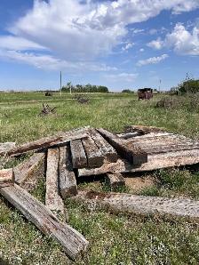 Used railway ties and telephone poles - Photo 4
