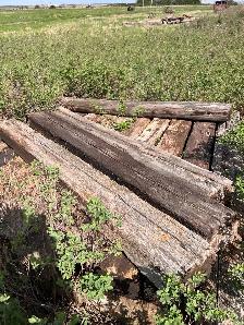 Used railway ties and telephone poles - Photo 6