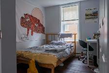 $700 Utilities Included - September Start - Students Only - Photo 6