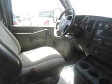 GMC Savana Cutaway 3500 Van 139' 3500 1WT 2017 - Photo 2