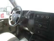 GMC Savana Cutaway 3500 Van 139' 3500 1WT 2017 - Photo 4