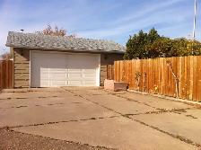 House with extra large garage for rent - Photo 3