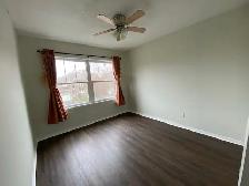 Bright corner townhouse in Richmond hill - Photo 4