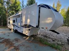 Immaculate 2012 Heartland Sundance XLT 28.5 BH fifth wheel - Photo 2