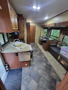 Immaculate 2012 Heartland Sundance XLT 28.5 BH fifth wheel - Photo 8