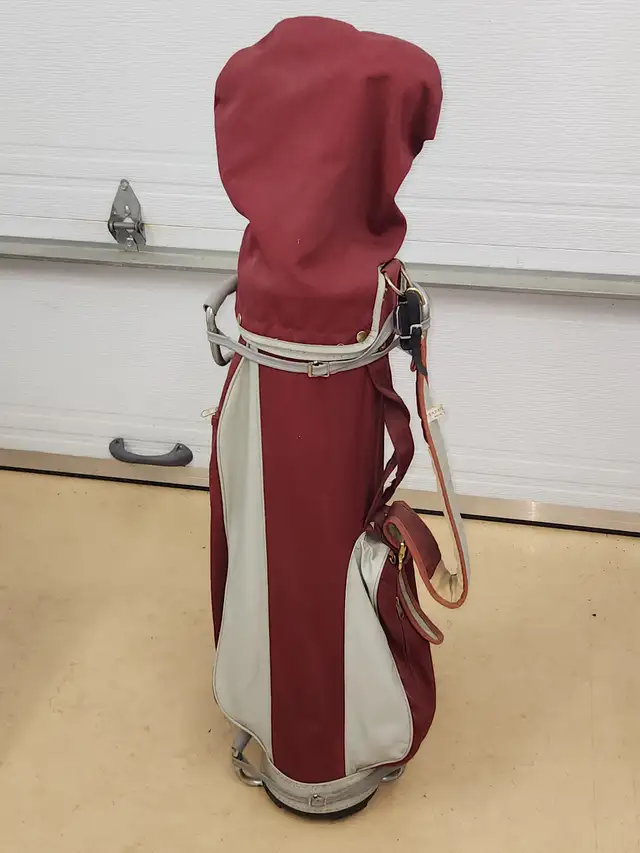 Sacs de golf gaucher un pour dame et un pour homme