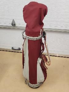 Sacs de golf gaucher un pour dame et un pour homme